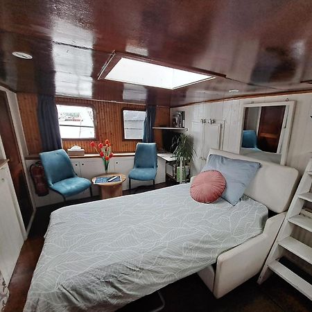 B&B Teddy "Prachtig Authentiek Woonschip Uit 1912, 15 Minuten Van Amsterdam" Wormer Zewnętrze zdjęcie