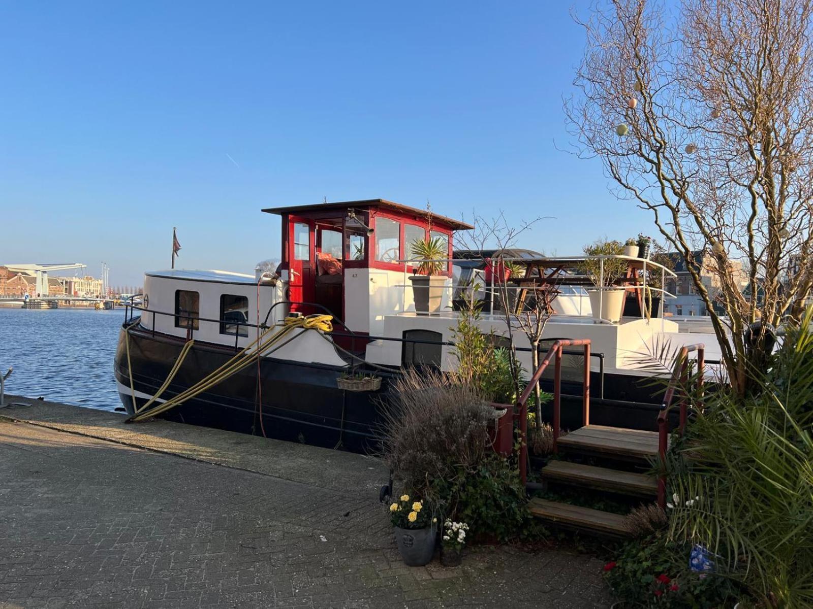 B&B Teddy "Prachtig Authentiek Woonschip Uit 1912, 15 Minuten Van Amsterdam" Wormer Zewnętrze zdjęcie
