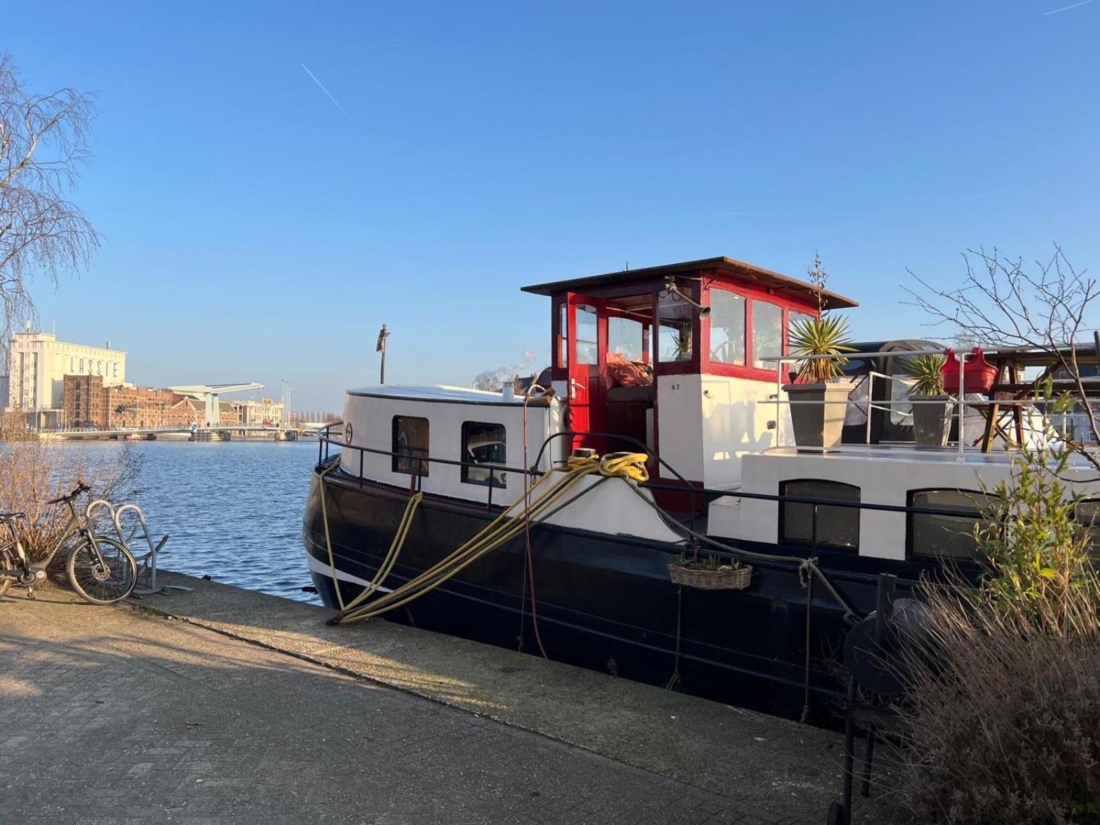 B&B Teddy "Prachtig Authentiek Woonschip Uit 1912, 15 Minuten Van Amsterdam" Wormer Zewnętrze zdjęcie
