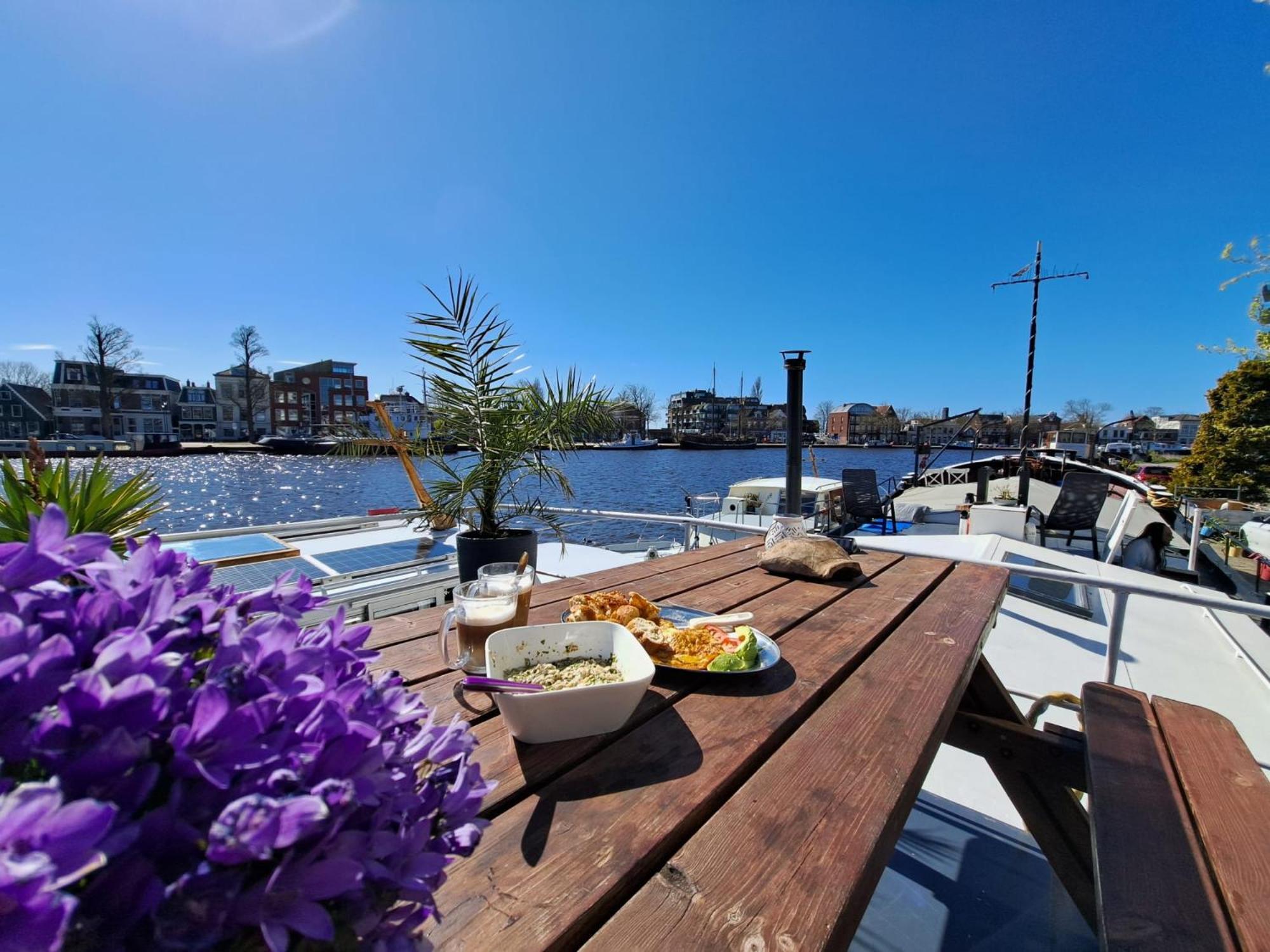 B&B Teddy "Prachtig Authentiek Woonschip Uit 1912, 15 Minuten Van Amsterdam" Wormer Zewnętrze zdjęcie